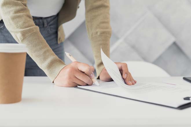 5 ESSENTIAL QUESTIONS TO ASK BEFORE SIGNING A CONTRACT WITH A ROOFING CONTRACTOR

